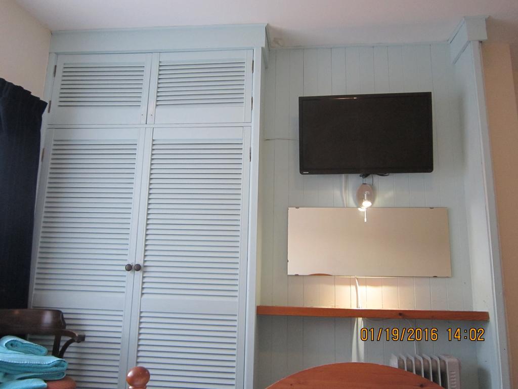Queen Mary Inn Poole Room photo